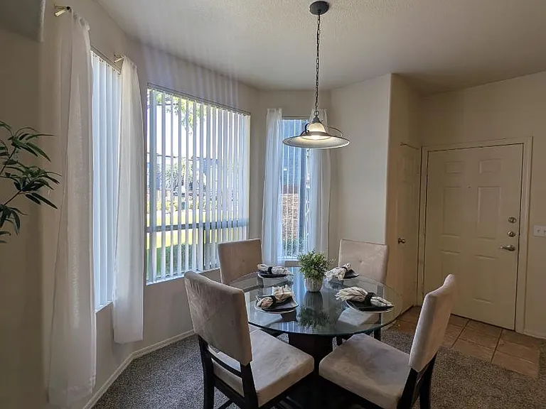 1 bedroom dining area
