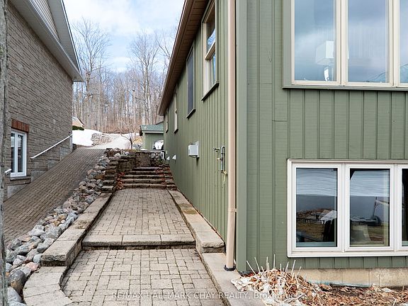 4th image of 431 Mundys Bay Rd