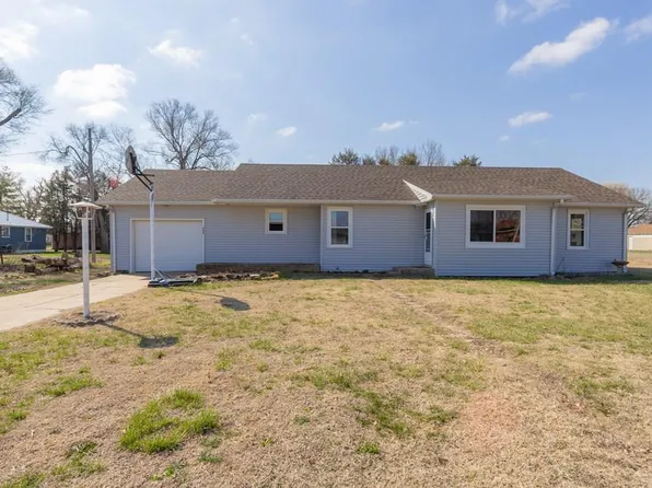409 W 4th St, Tescott, KS 67484