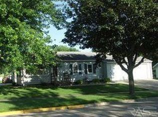 332 SW Park St, Luverne, MN 56156