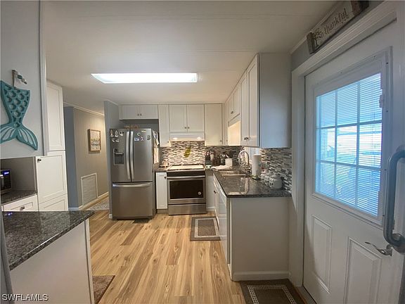 5th image of 14732 Pioneer Pl