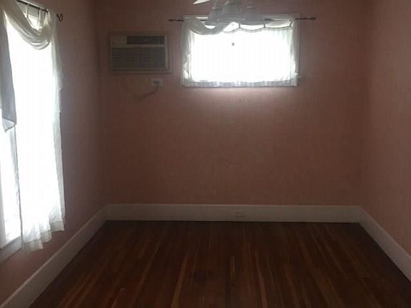 5th image of 918 Hampton Ave