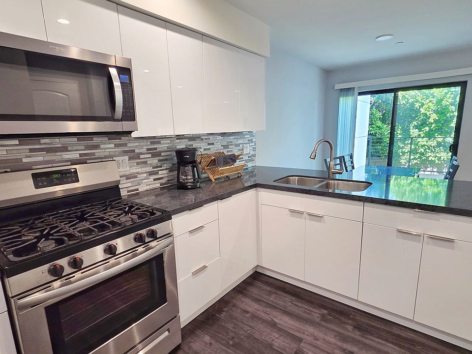 1st image of 2651 S Hobart Blvd #9