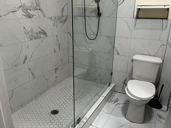 2nd image of 700 NE 164th St Unit 3