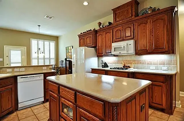 8915 Westmont Dr — Photo 7