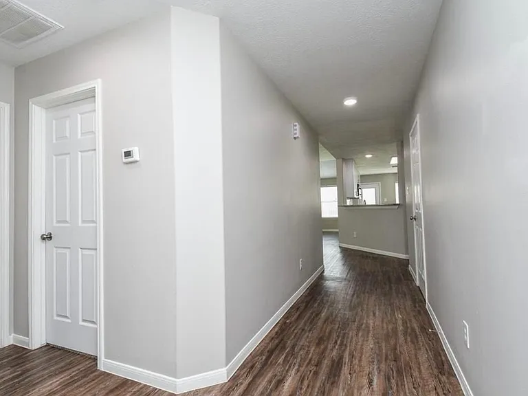 2519 Fox River Ln — Photo 4