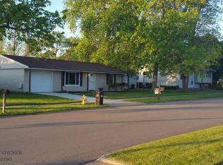 1704 Salem Rd, Bloomington, IL 61704