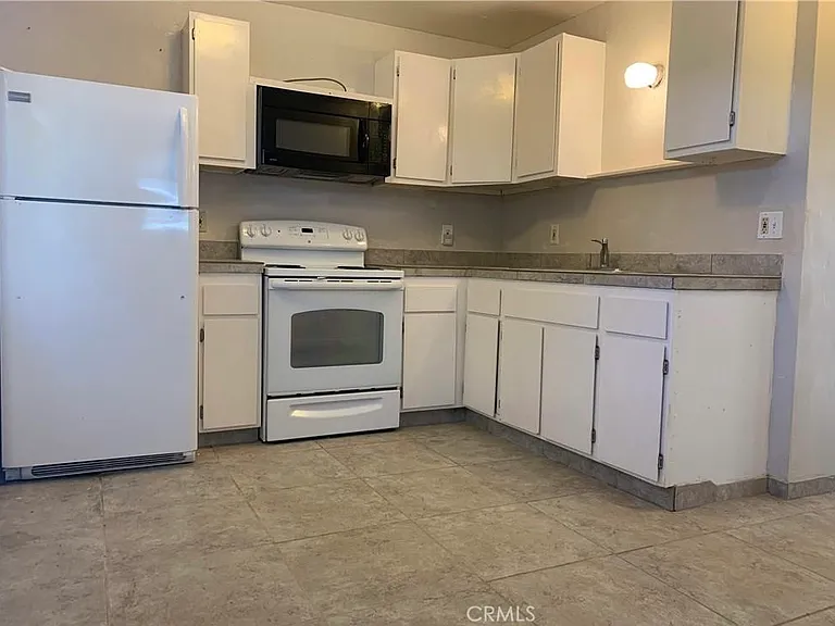 24191 Magnolia Rd — Photo 2