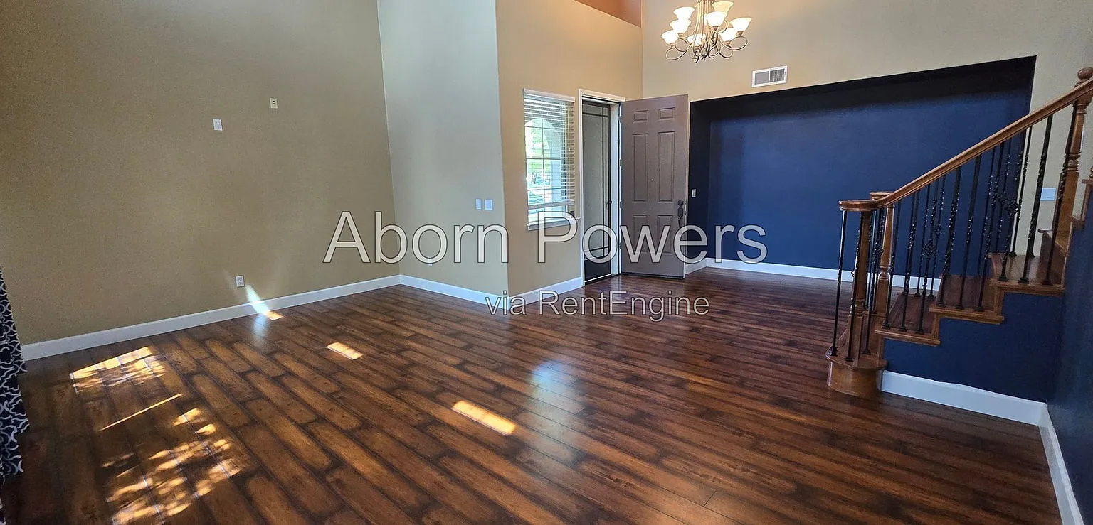 5 bed, 3.0 bath, 3000 sqft, $4,195 — Photo 4