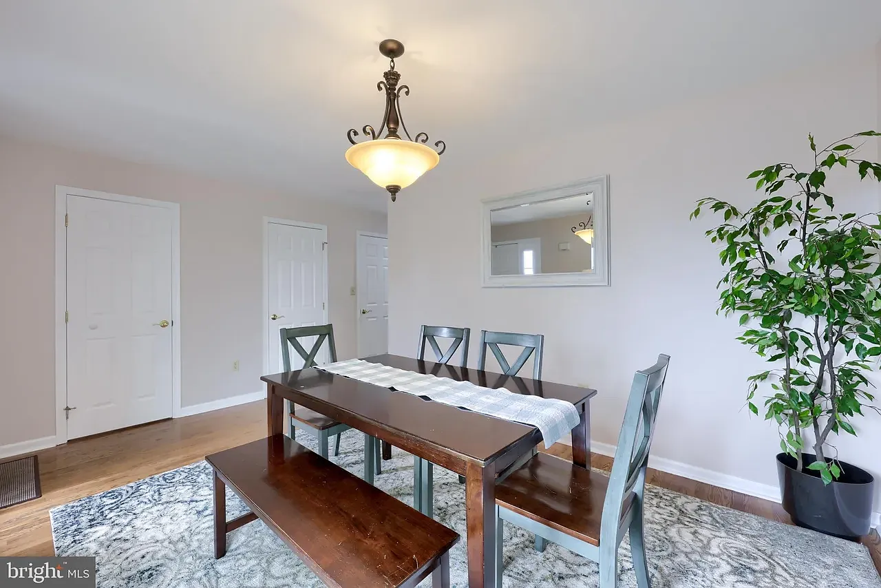 3 bed, 1560 sqft, $2,195 — Photo 4