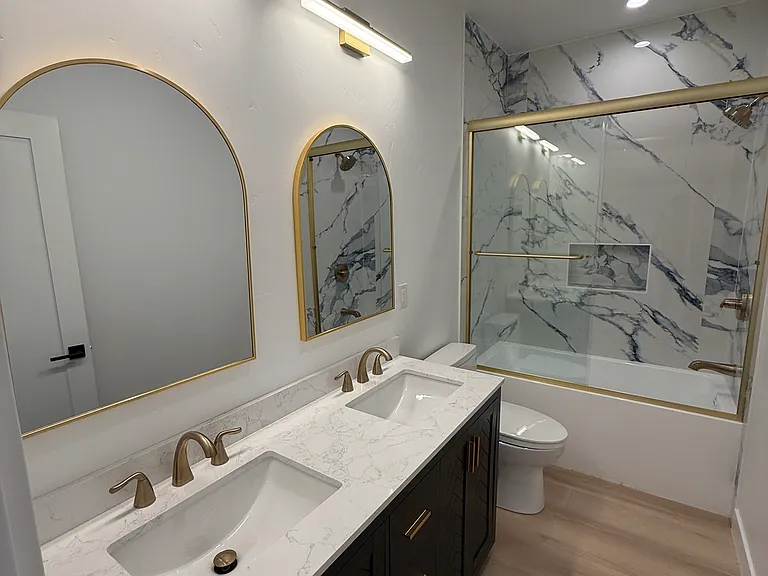Upstairs bathroom off hallway
