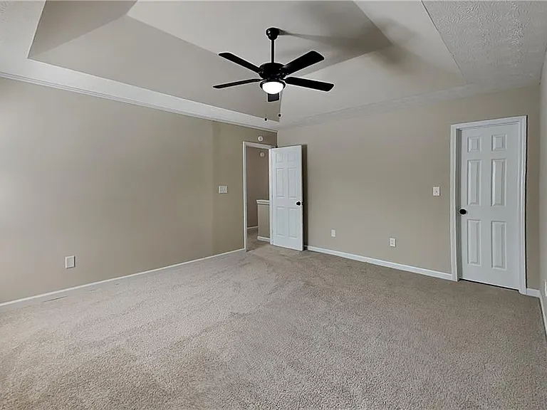 1045 Winthrope Chase Dr — Photo 14