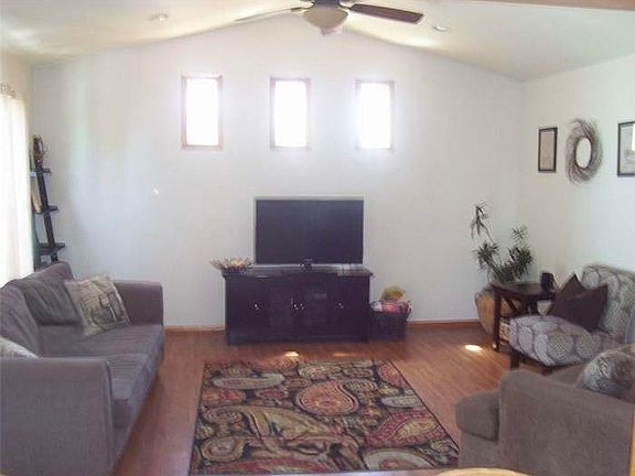 2nd image of 152 Ivy St NE