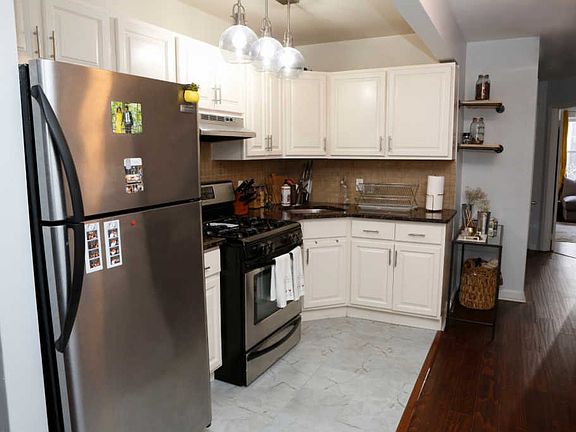 4th image of 545 Gates Ave #2