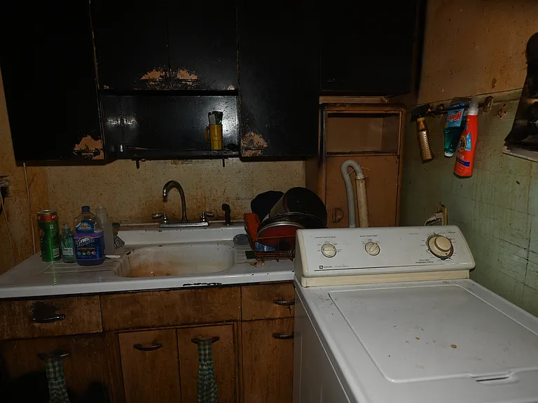 440 W Sawyer St — Photo 43