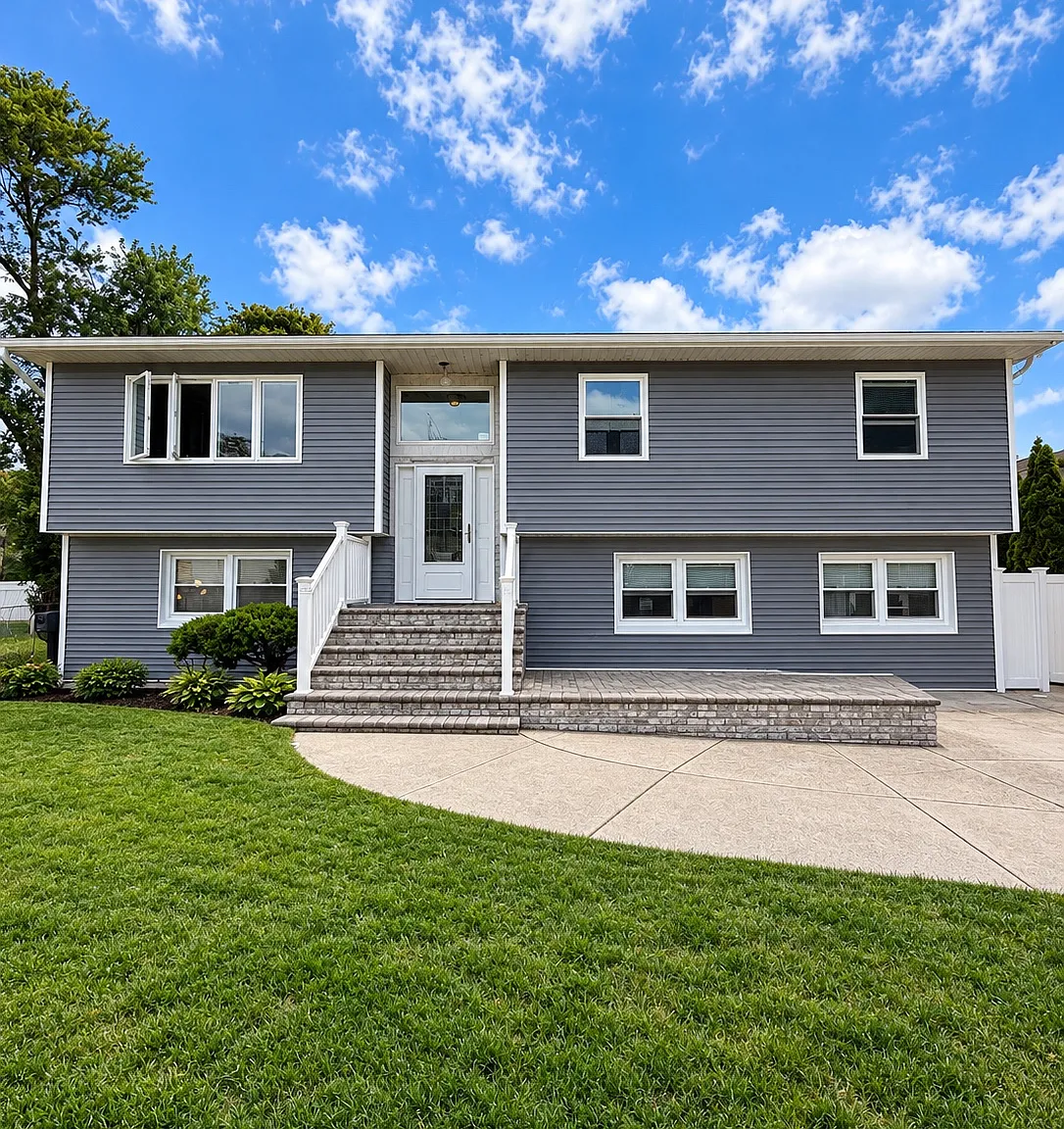 Davenport St, Lindenhurst — Photo 1