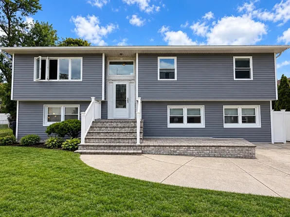 (undisclosed Address), Lindenhurst, NY 11757