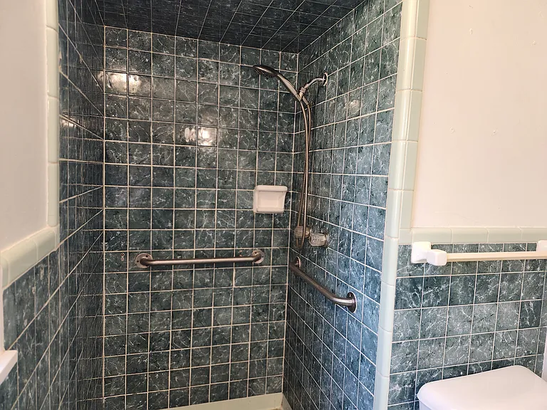 1200 N Harvard Ave #B — Photo 5