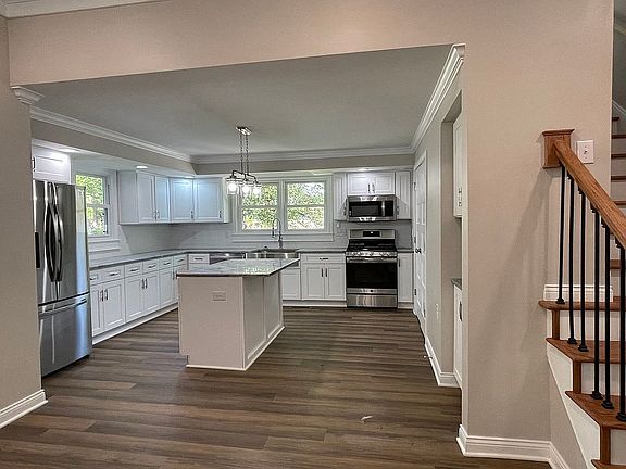 3rd image of 1040 Dixon Ave