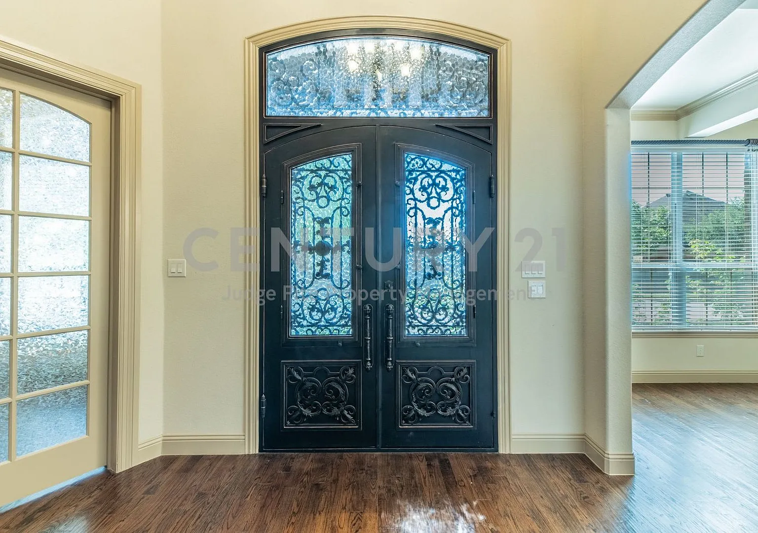 Stunning 2-Story 5/5/3 in Frisco Ready for Move-In! — Photo 3