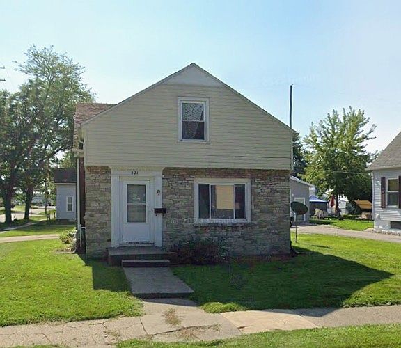 1st image of 824 N Harrison St