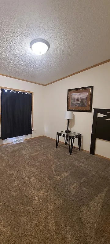 3 bed, $1,400 — Photo 2