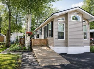 225 Platten Blvd #819, Scugog, ON L9L1B4