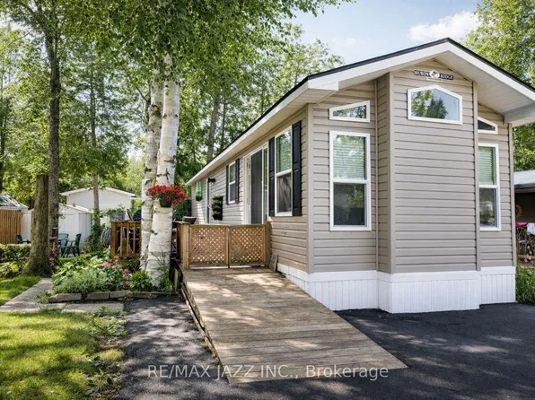 225 Platten Blvd #819, Scugog, ON L9L 1B4