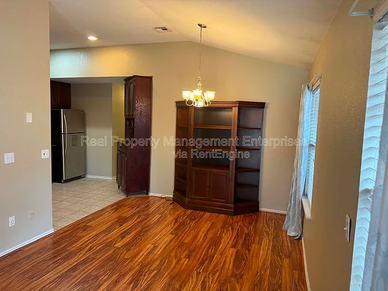 4101 Heritage Place Dr — Photo 8