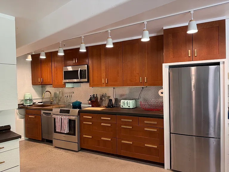 1215 Bluebird Canyon Dr — Photo 5