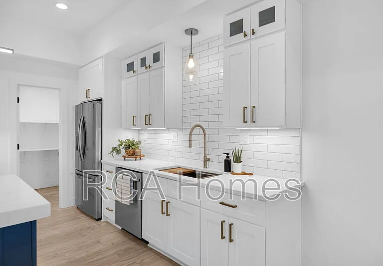 1225 Hoyt Ave — Photo 8