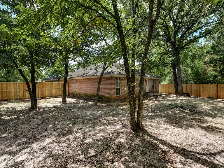 2404 Jaguar Ct — Photo 15