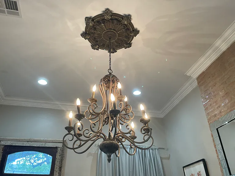 2121 Jackson Ave — Photo 6