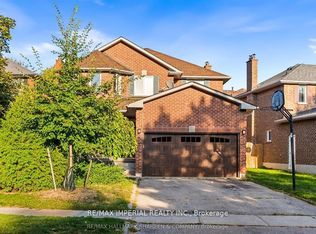 493 Blackstock Rd #2, Newmarket, ON L3Y8H6