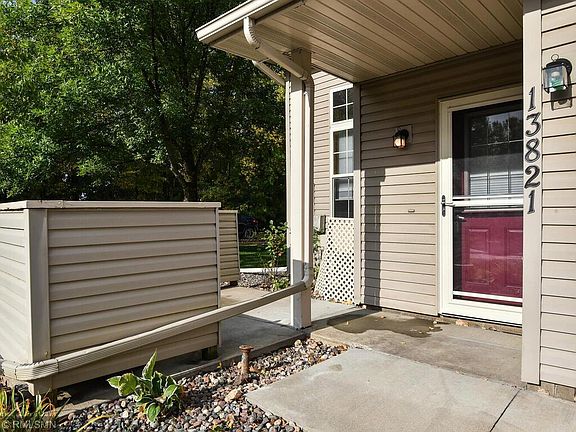 3rd image of 13821 Dahlia Dr