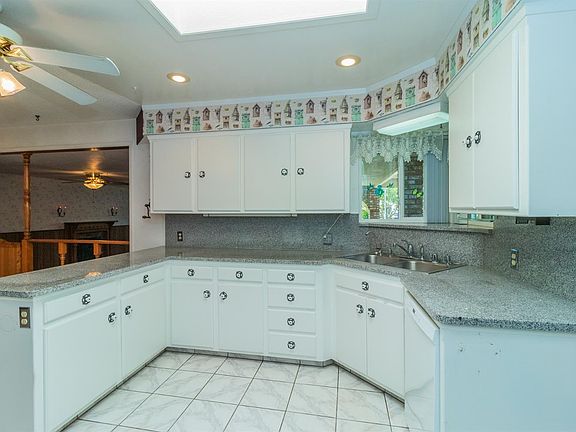 3rd image of 4633 E Brown Ave
