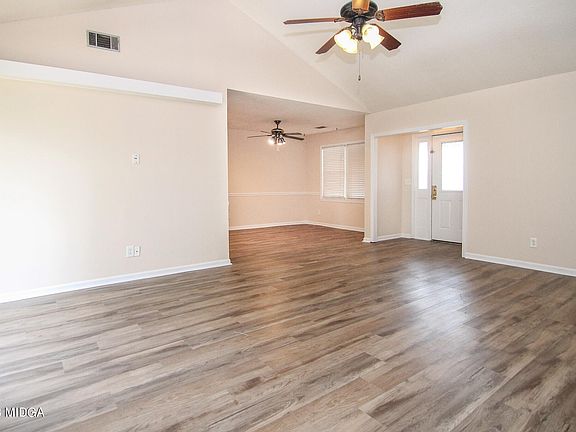 5th image of 302 Countrywood Dr