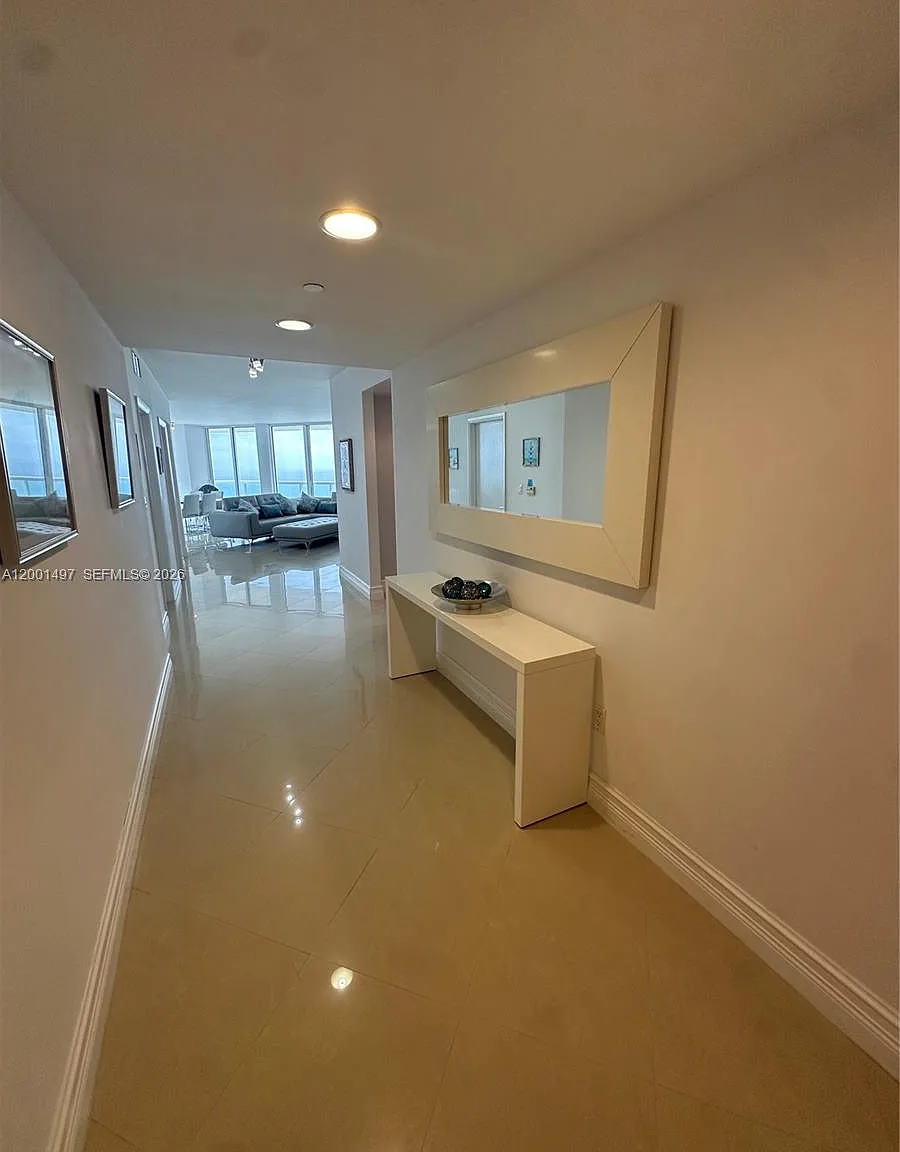 Akoya Condo — Photo 2