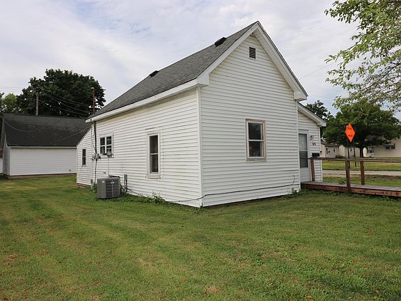 3rd image of 698 Plum St