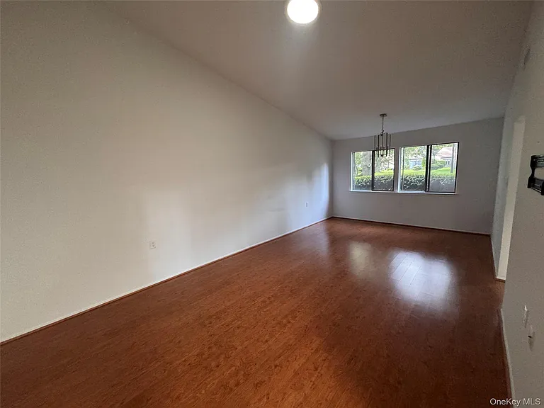 20 Strathmore Gate Dr — Photo 5