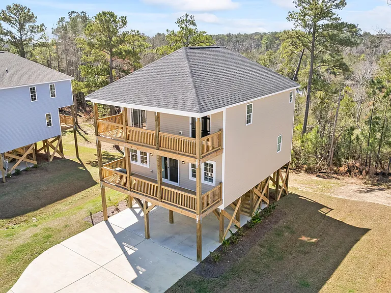 208 Broadleaf Dr — Photo 3