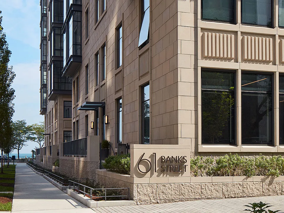 Nestled along the shoreline, 61 Banks Street is steps from the best Chicago has to offer and delivers the ultimate in privacy, luxury and service in a rental residence.