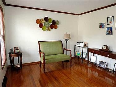 3rd image of 1059 Redoak Dr