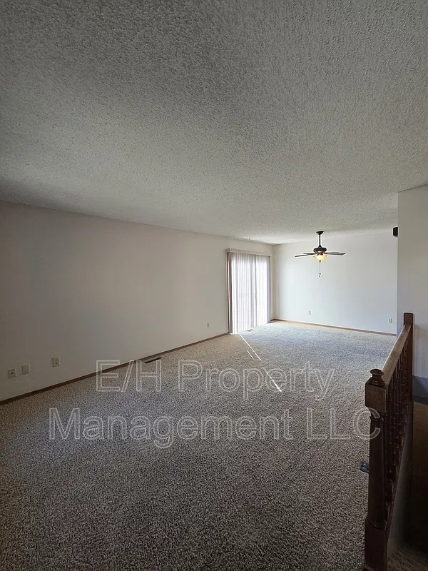 3 bed, 2.0 bath, 1800 sqft, $1,350 — Photo 4