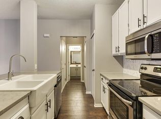 8579 Cortland Rd, Eden Prairie, MN 55344