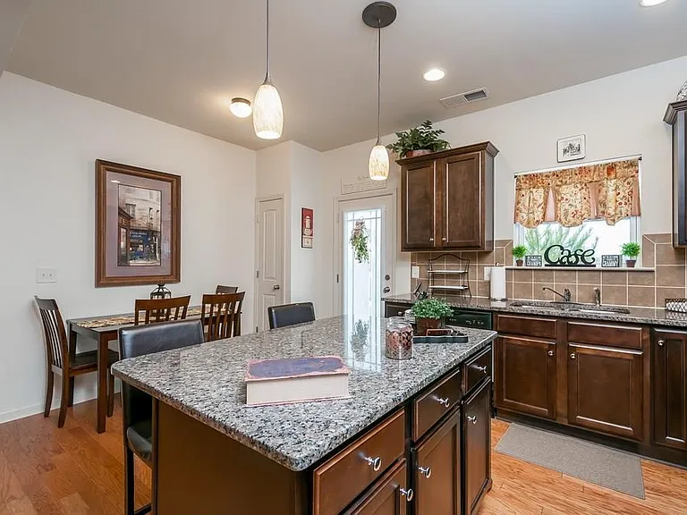 1645 Townview Ln — Photo 7