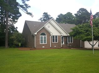 84 Shoreline Dr, New Bern, NC 28562