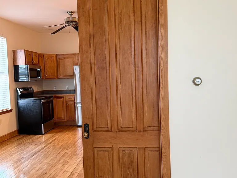 606 S 3rd St — Photo 3