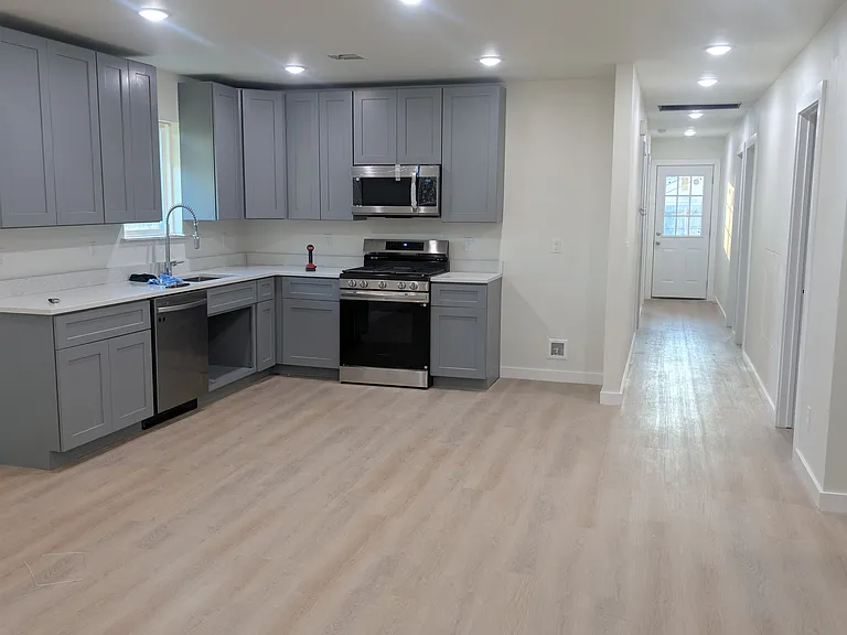 202 N Ora St — Photo 3