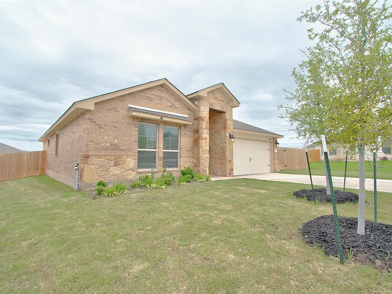 1317 Cesarina St — Photo 37